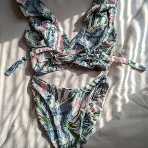NWOT Pretty Little Thing Tie-Front Bikini Swimsuit (Size 2)